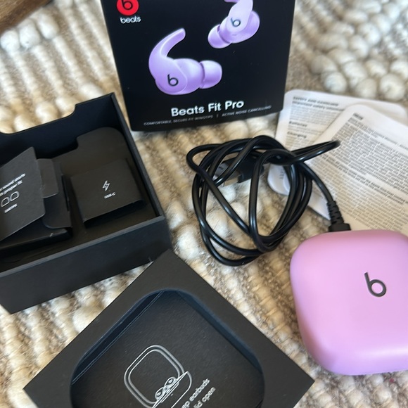 Beats Fit Pro Active Noise Cancellation - Picture 5 of 13